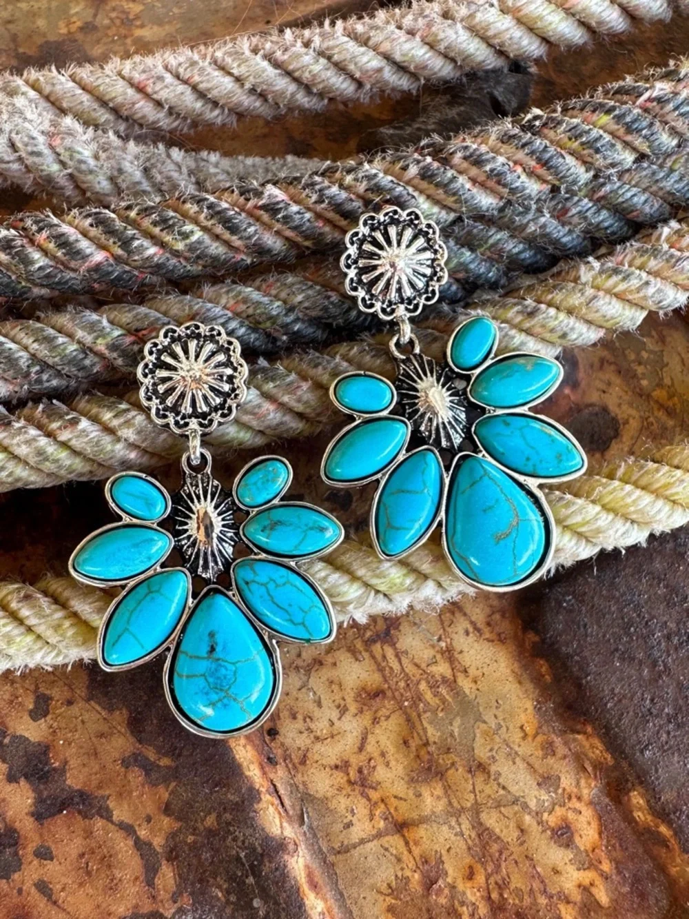 5/$15 🩷 MUST BUNDLE NWT Turquoise Floral Drop Earrings
